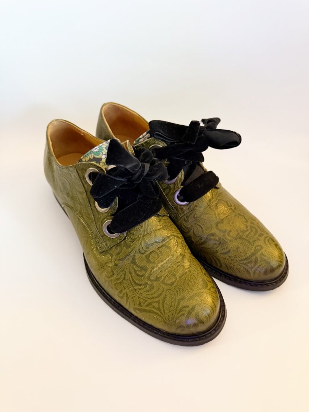 John Fluevog Green Embossed Leather Oxford Shoes Velvet Laces Size 10 - Picture 2 of 8
